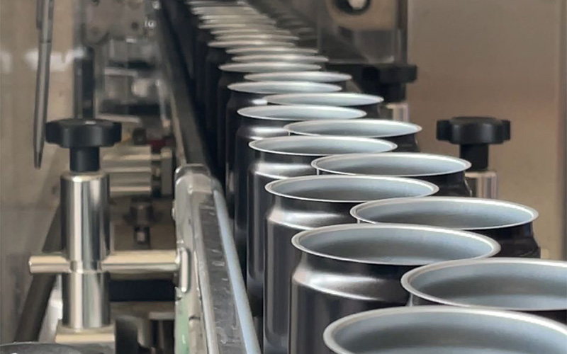 produzione acqua personalizzata in lattina